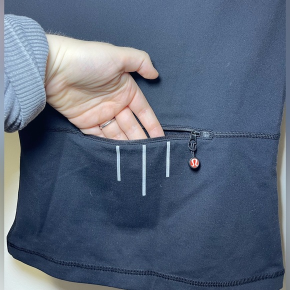 Lululemon Women’s Black and Pink trim Fitted Vest in size US 4 - Picture 6 of 6